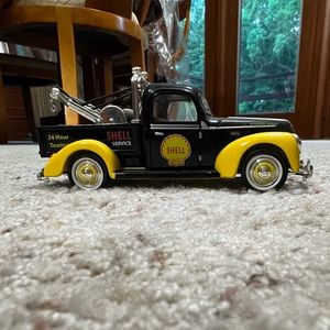 FORD MOTOR COMPANY | 1940 Ford Pickup Shell Oil Towing Truck